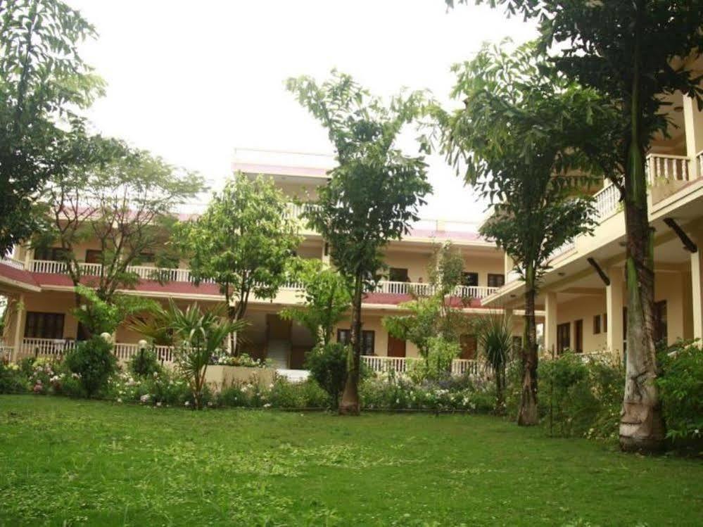 Hotel Rainforest سوراها المظهر الخارجي الصورة